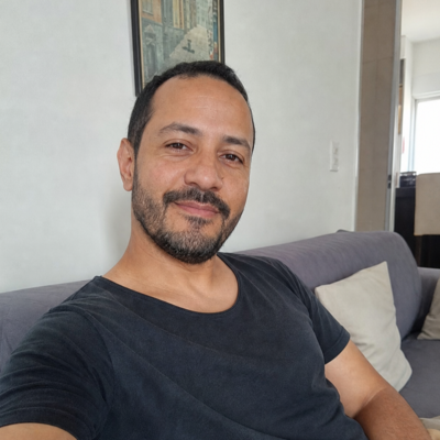 Marcos, 42